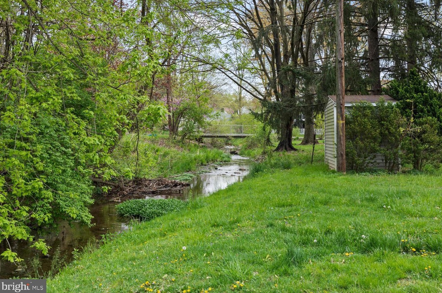 1021 Edgemoor Ct, Lancaster PA  17601-5131 exterior