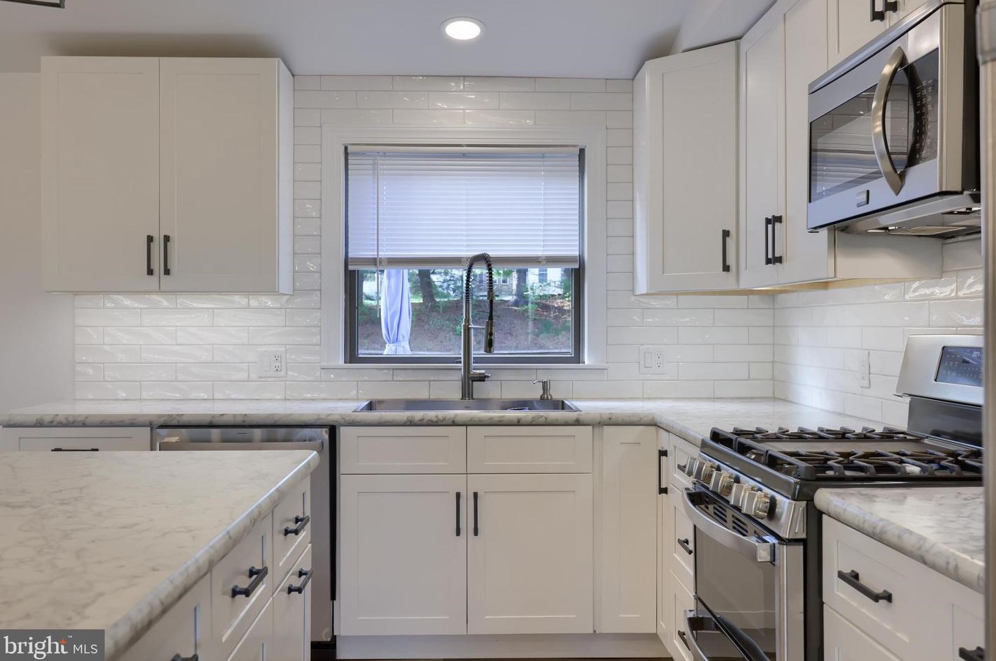 2112 Hollinger Rd, Lancaster PA  17602-4724 exterior