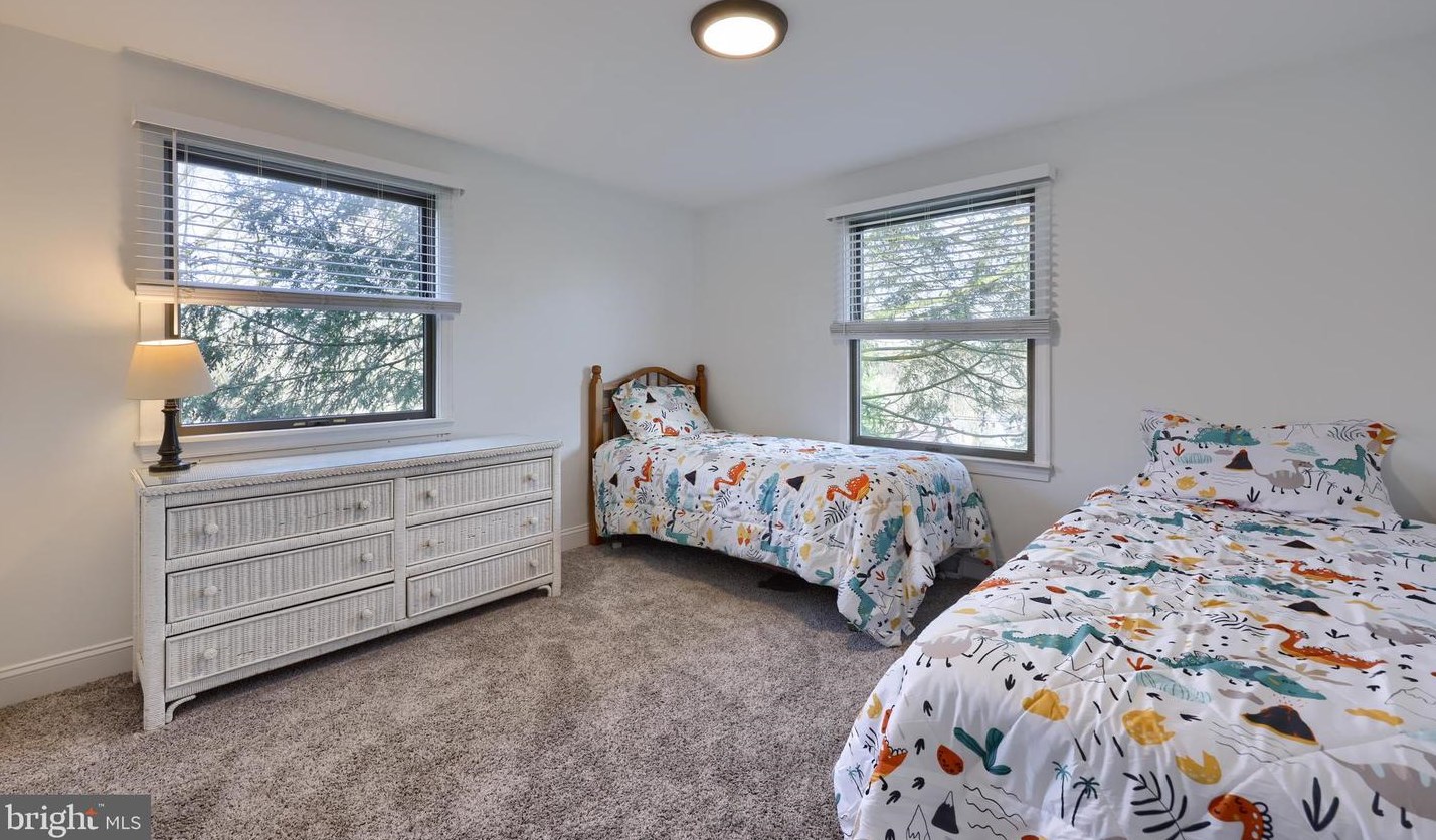2112 Hollinger Rd, Lancaster PA  17602-4724 exterior