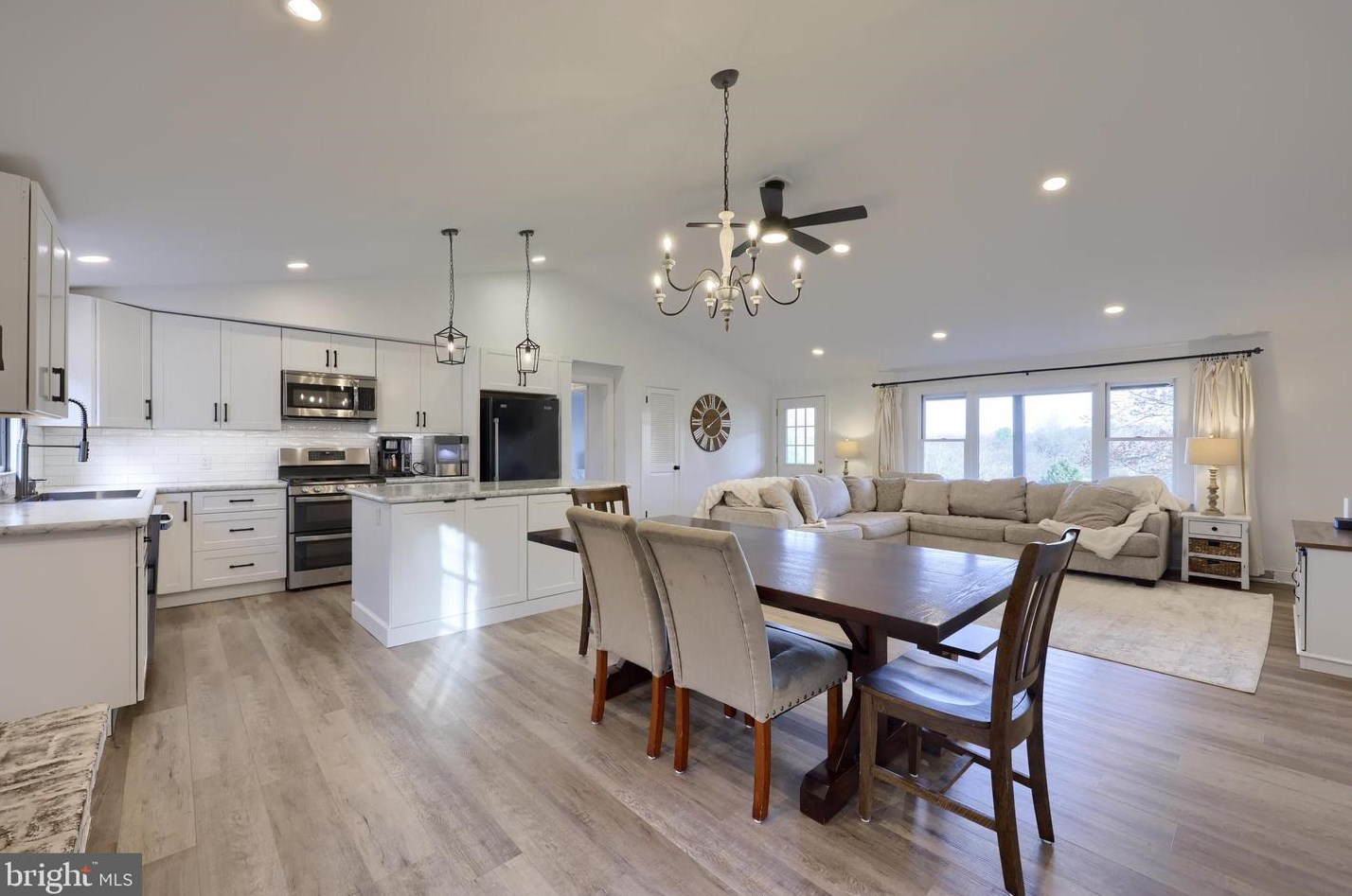 2112 Hollinger Rd, Lancaster PA  17602-4724 exterior