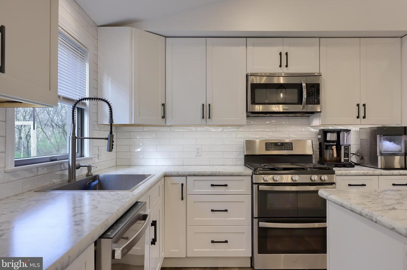 2112 Hollinger Rd, Lancaster PA  17602-4724 exterior