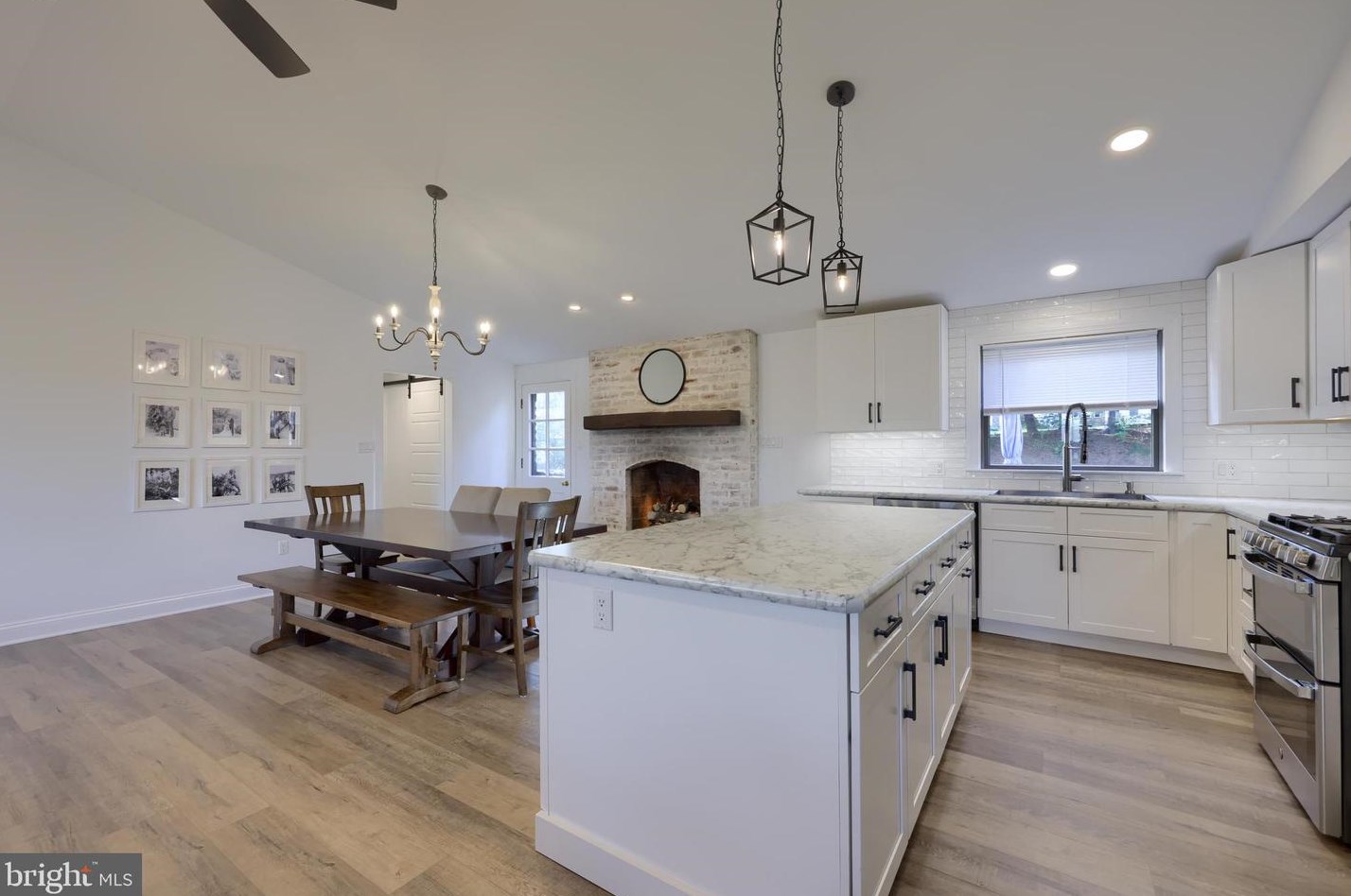 2112 Hollinger Rd, Lancaster PA  17602-4724 exterior