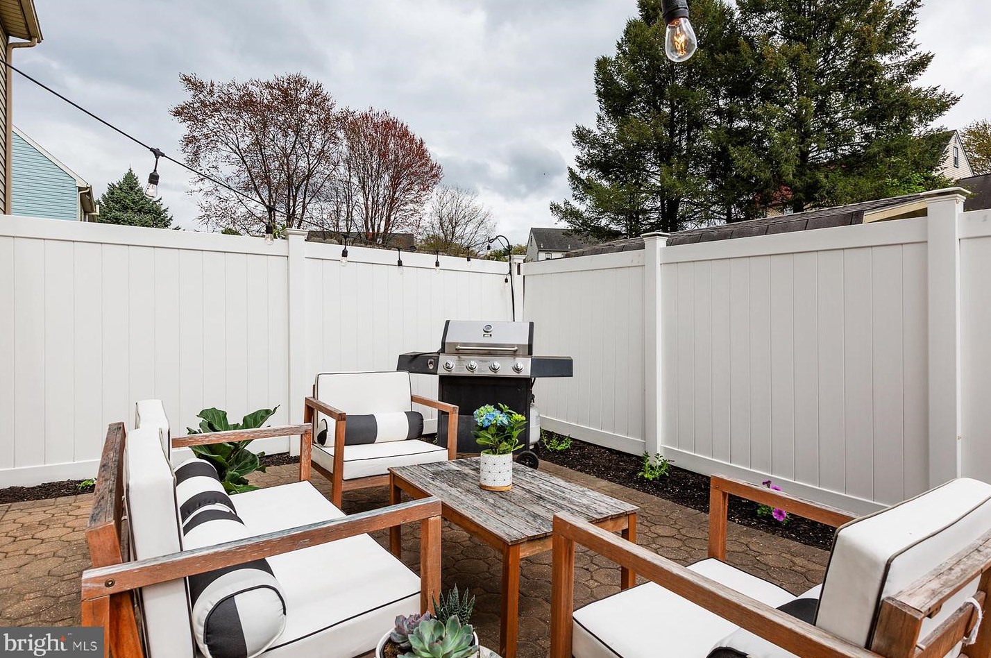 1612 Chadwick Cir, Lancaster PA  17603-9335 exterior