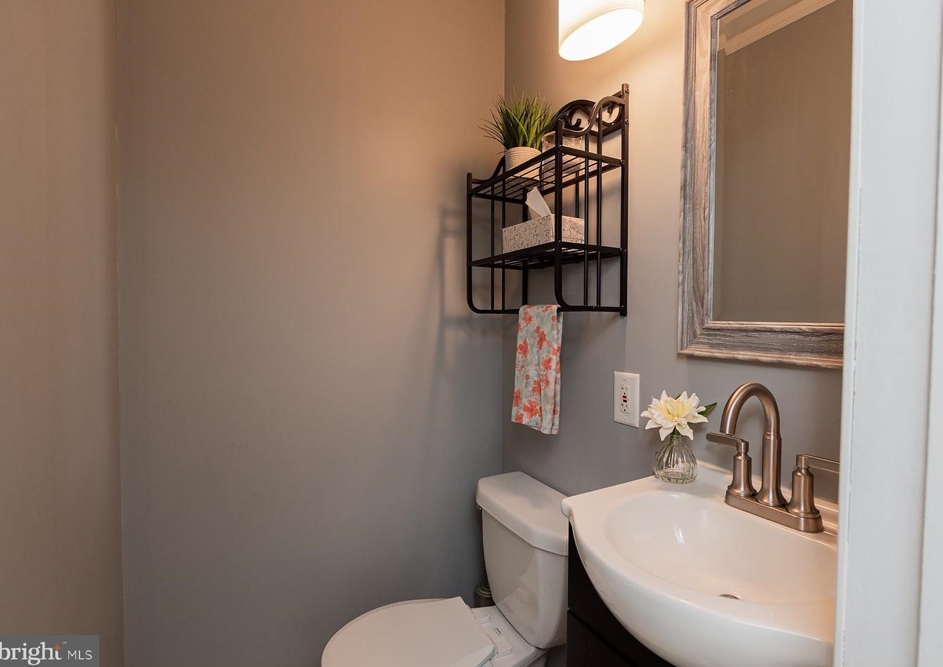1612 Chadwick Cir, Lancaster PA  17603-9335 exterior