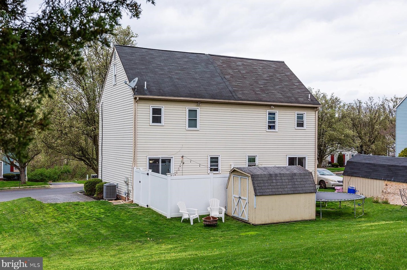 1612 Chadwick Cir, Lancaster PA  17603-9335 exterior