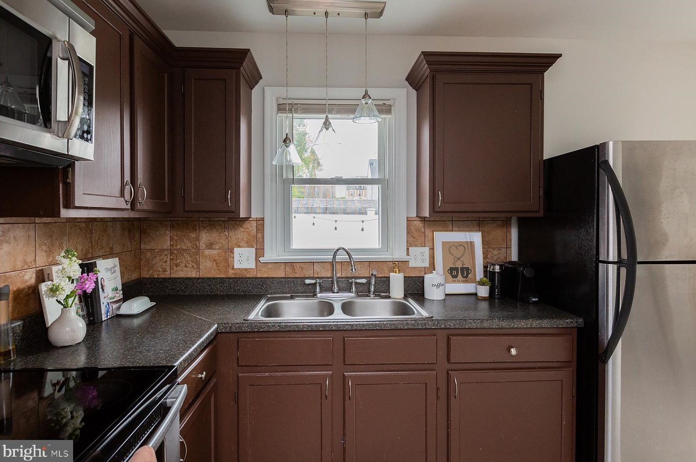 1612 Chadwick Cir, Lancaster PA  17603-9335 exterior