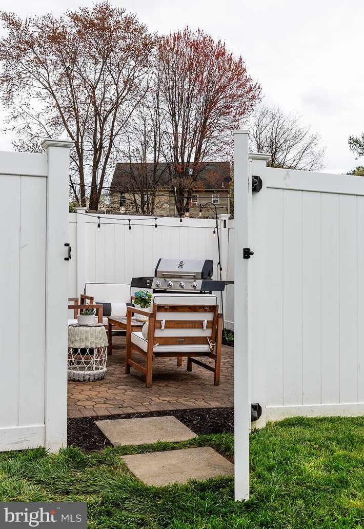 1612 Chadwick Cir, Lancaster PA  17603-9335 exterior