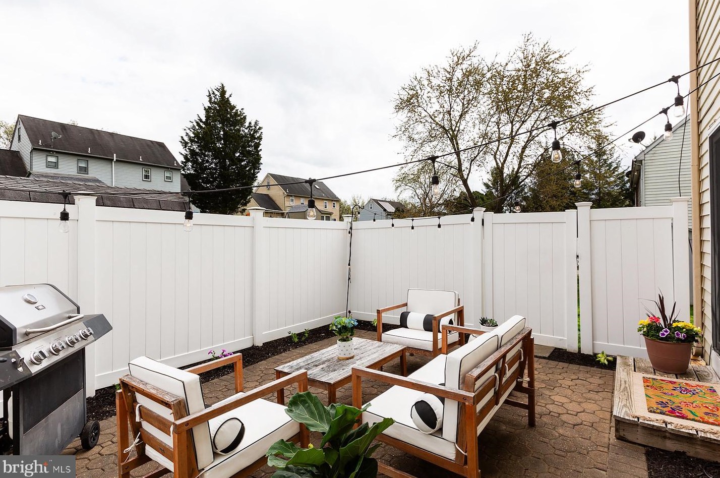 1612 Chadwick Cir, Lancaster PA  17603-9335 exterior