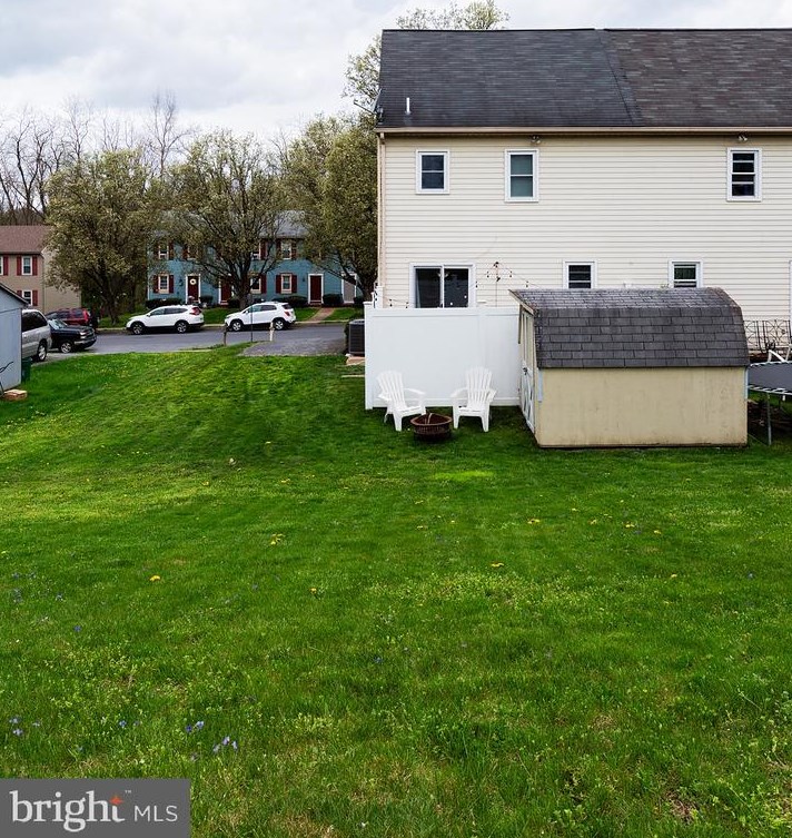 1612 Chadwick Cir, Lancaster PA  17603-9335 exterior