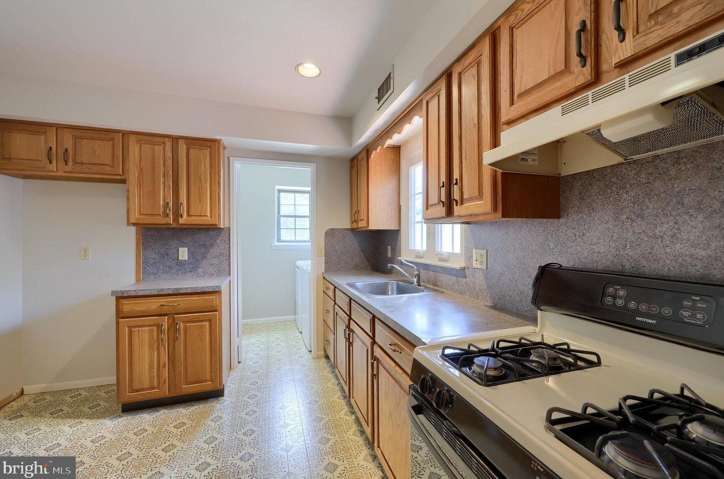 146 Valleybrook Dr, Lancaster PA  17601-4619 exterior