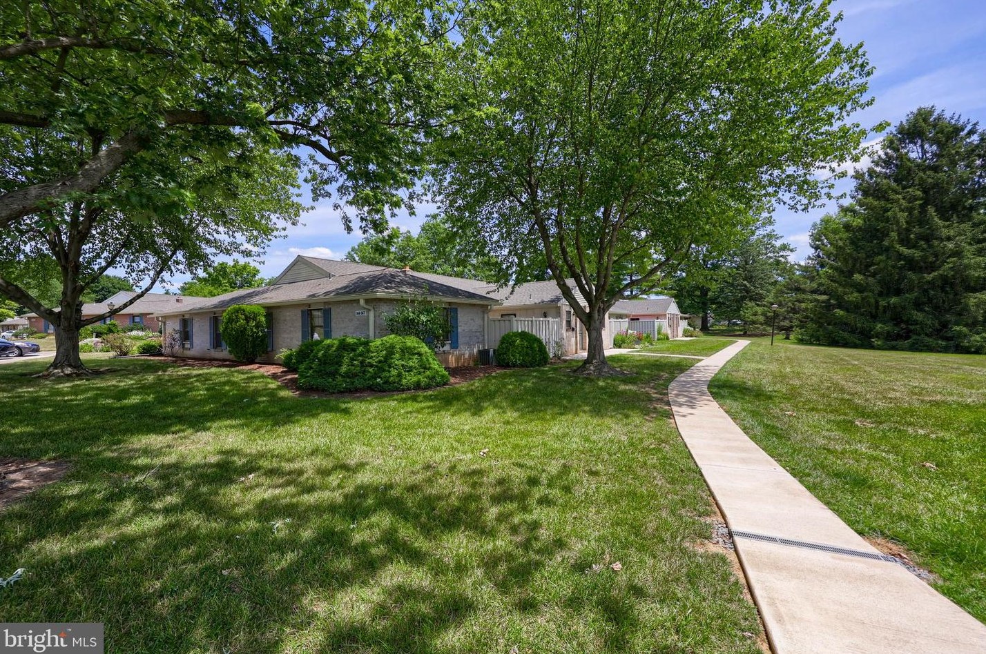 146 Valleybrook Dr, Lancaster PA  17601-4619 exterior