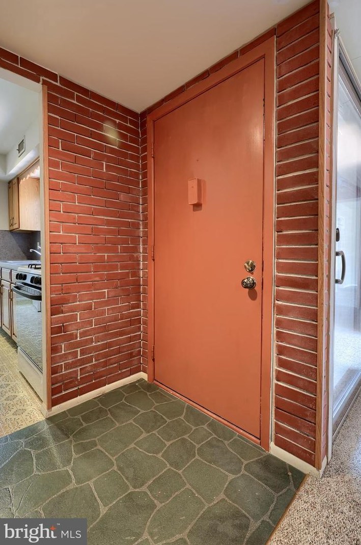 146 Valleybrook Dr, Lancaster PA  17601-4619 exterior