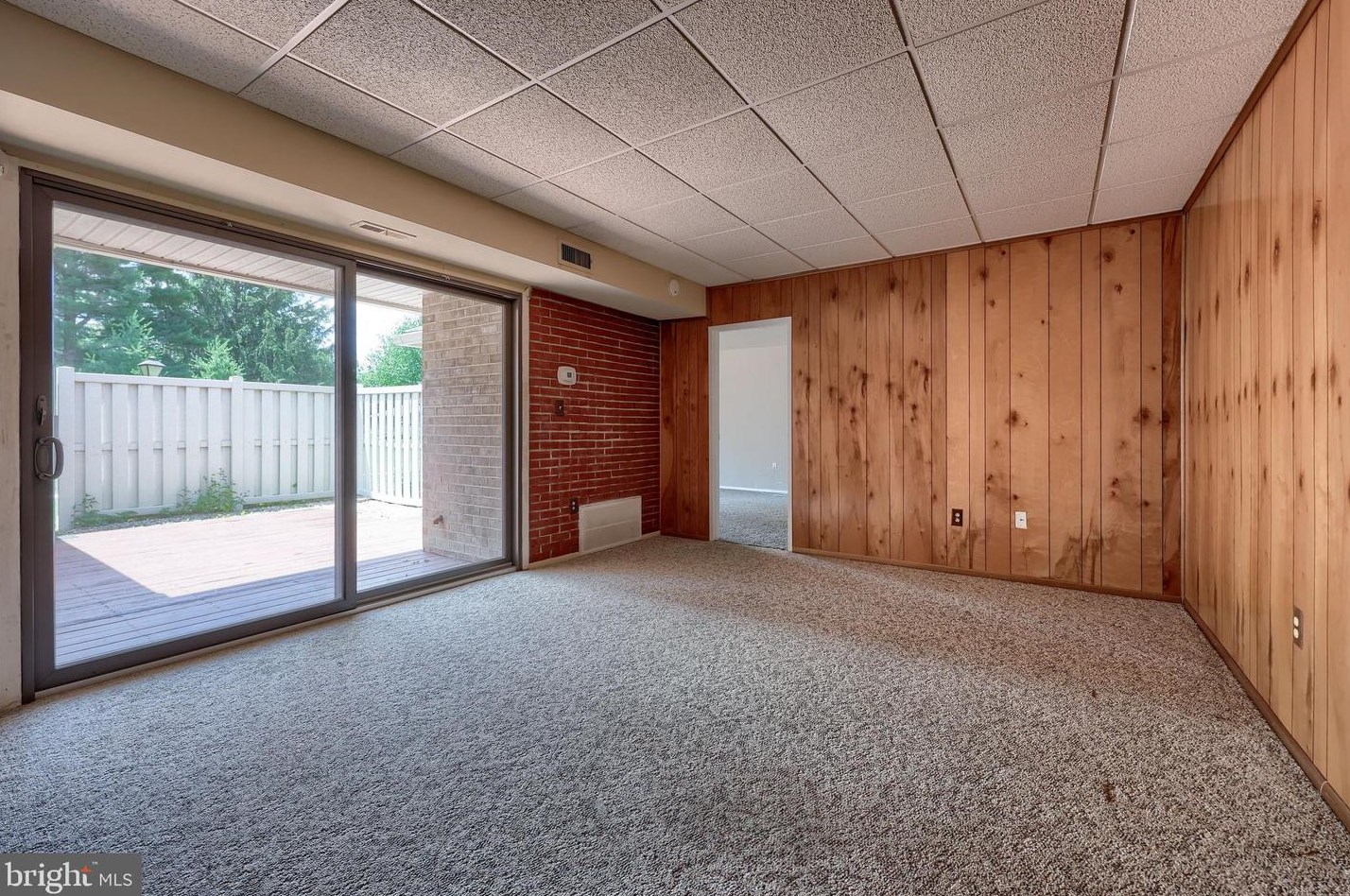 146 Valleybrook Dr, Lancaster PA  17601-4619 exterior