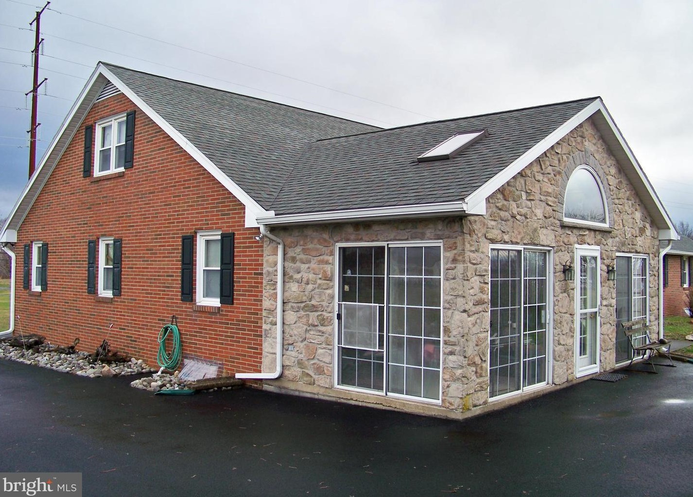 69 Scotland Rd, Buck, PA 17566