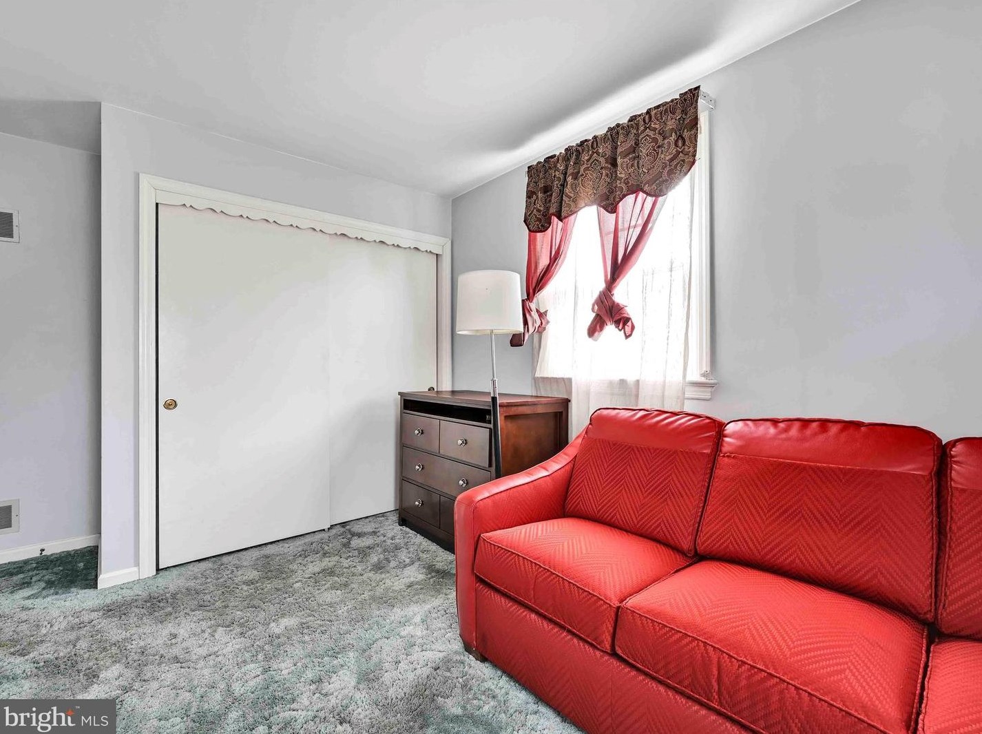 287 Longfellow Dr, Lancaster PA  17602-4017 exterior