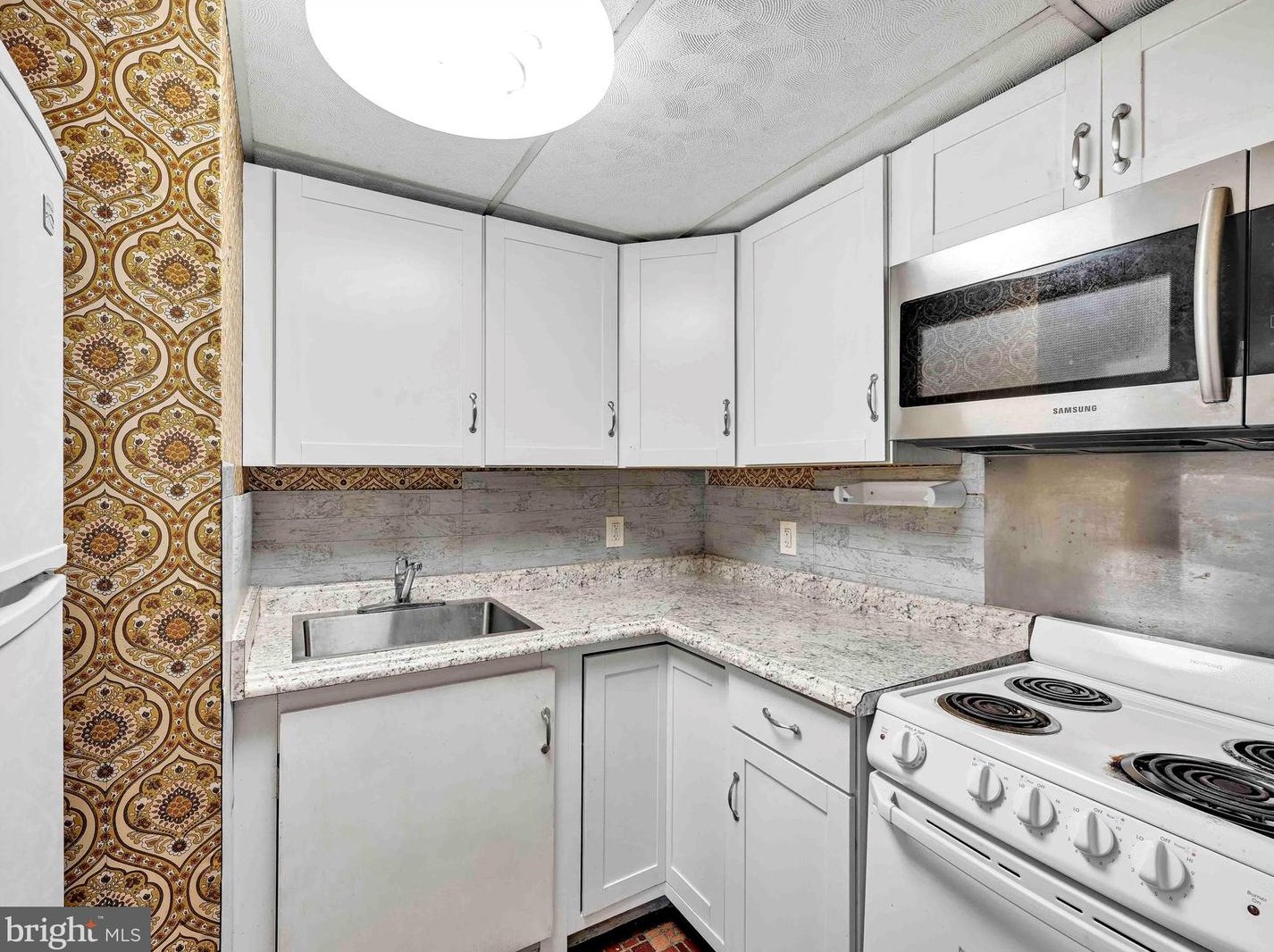 287 Longfellow Dr, Lancaster PA  17602-4017 exterior