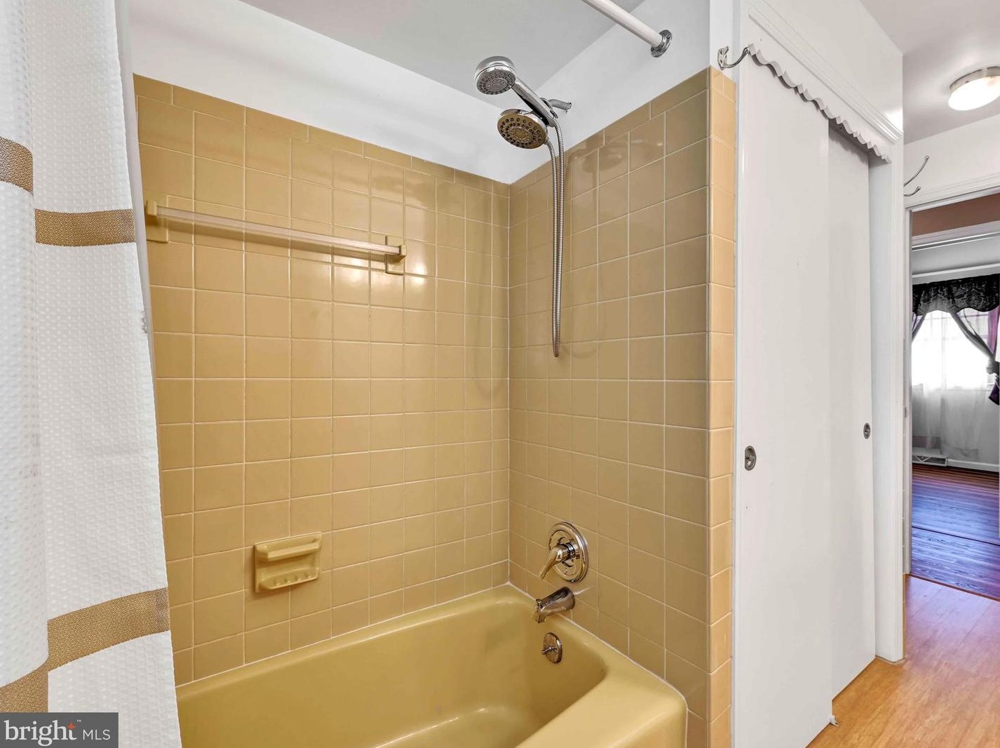 287 Longfellow Dr, Lancaster PA  17602-4017 exterior