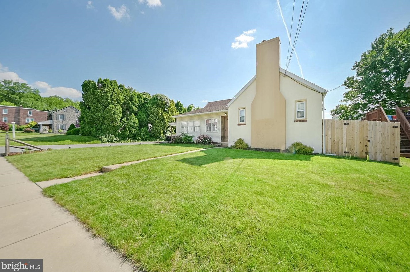 125 Chestnut St, Ephrata, PA 17522-2208