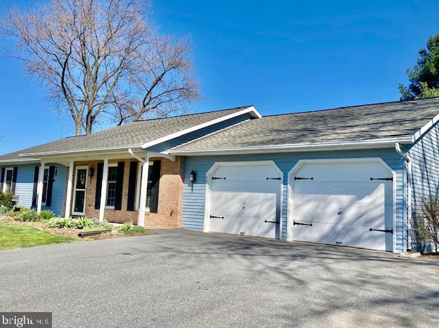 407 Hilltop Rd, Edisonville, PA 17579-9771