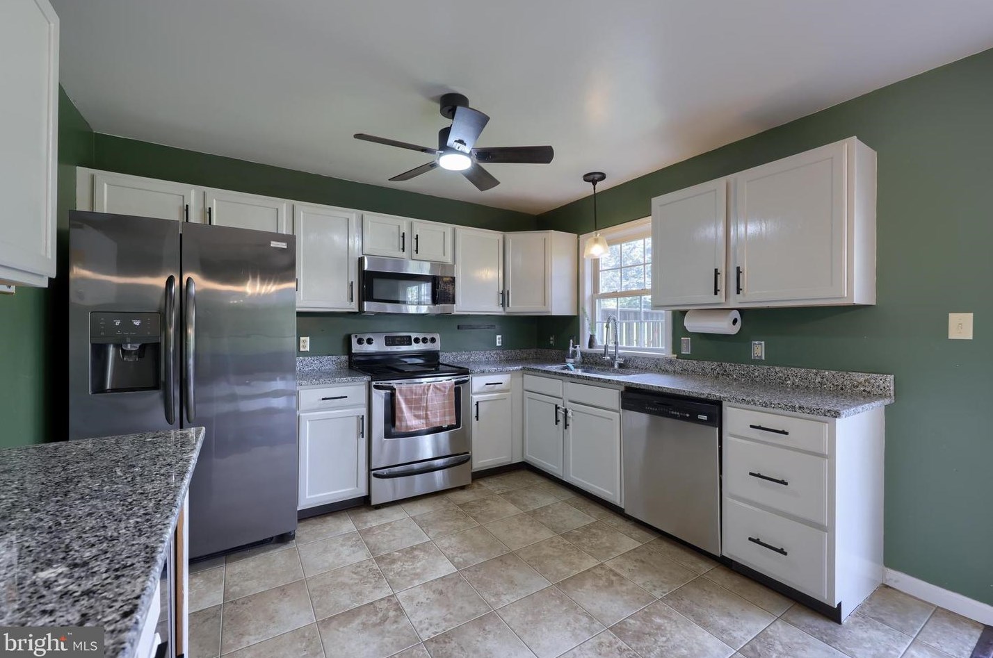 839 Knl Dr, Mount Joy PA  17552-9417 exterior