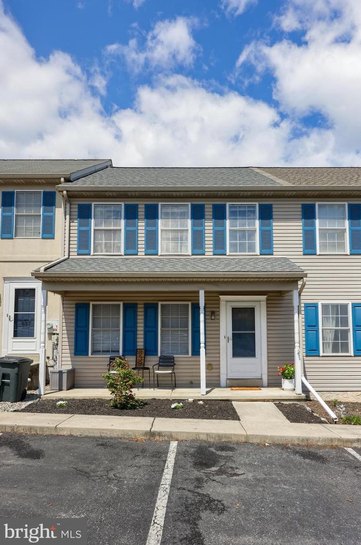 839 Knoll Dr, Mount Joy, PA 17552