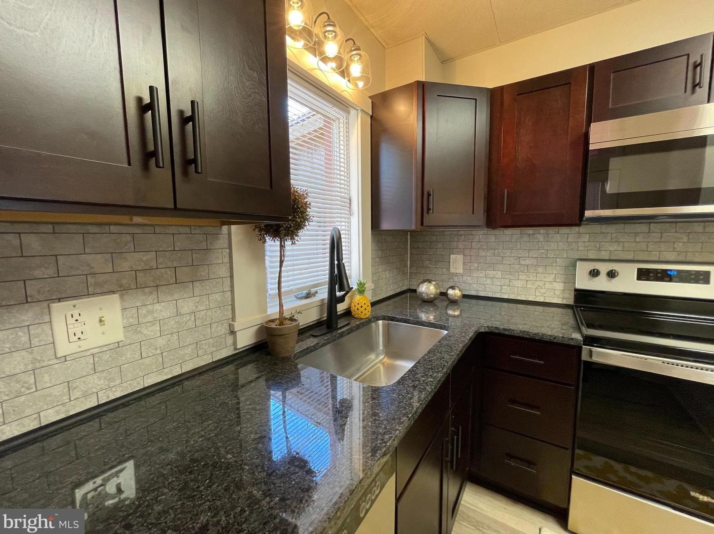 431 3rd St, Kinderhook PA  17512-1139 exterior