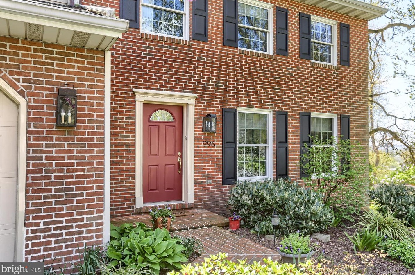 996 Woodridge Blvd, Lancaster, PA 17601