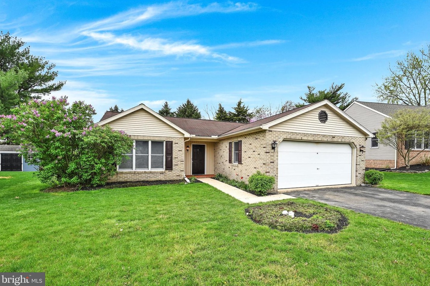 31 Andrew Ave, Ephrata, PA 17522