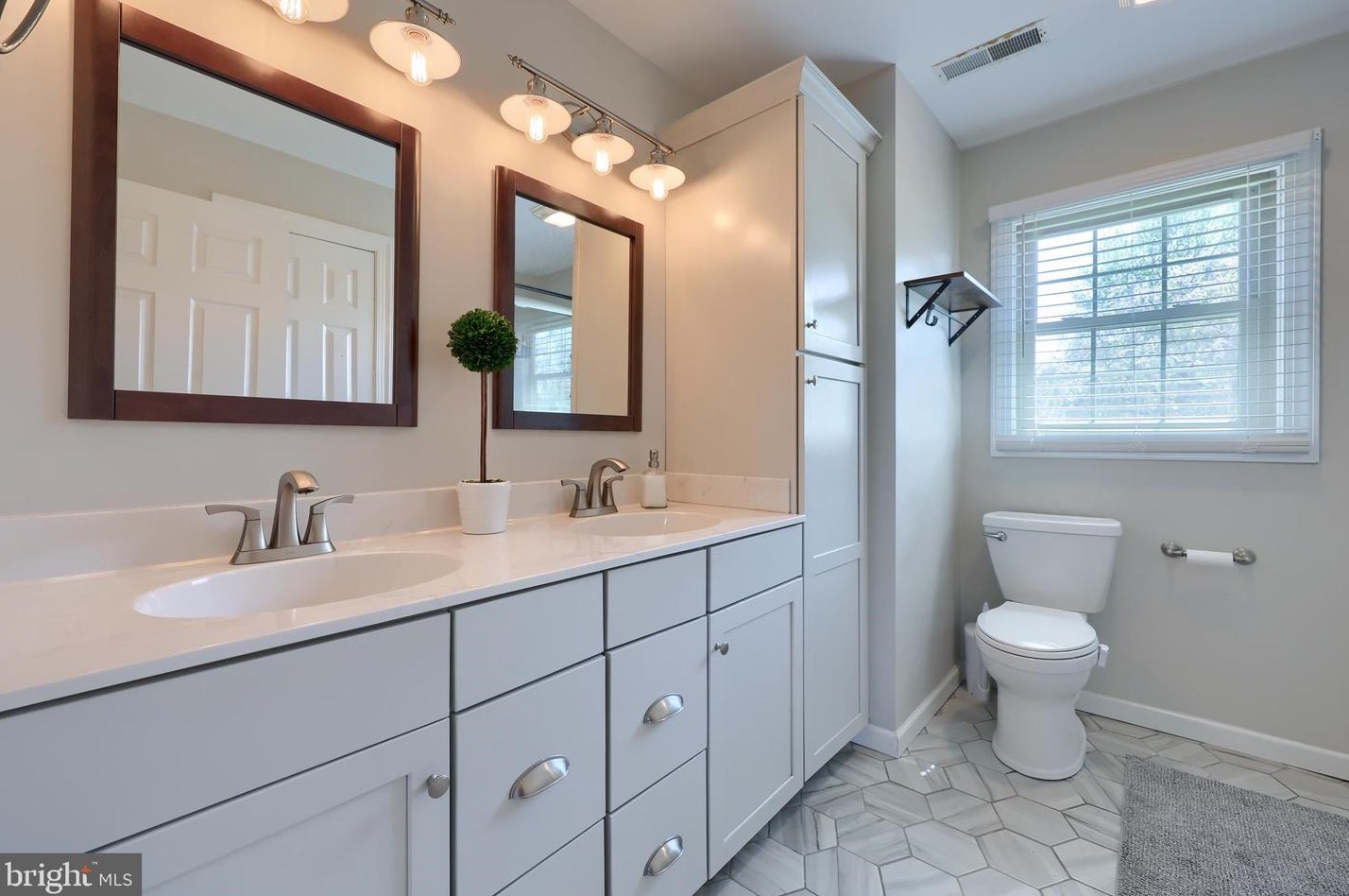 114 Pebble Run, Lancaster PA  17602-1373 exterior