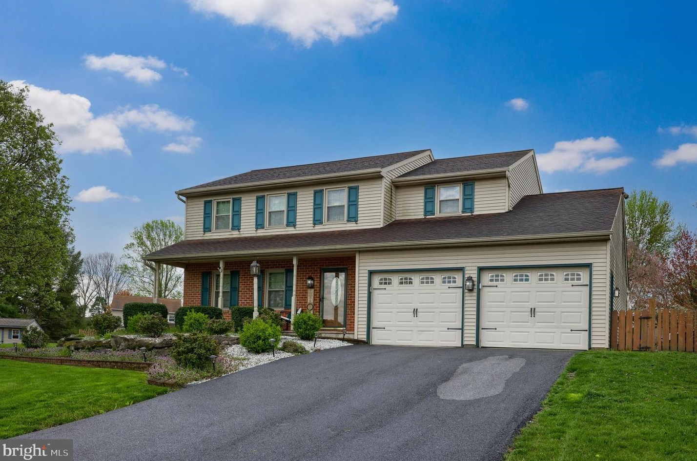114 Pebble Run, Lancaster PA  17602-1373 exterior