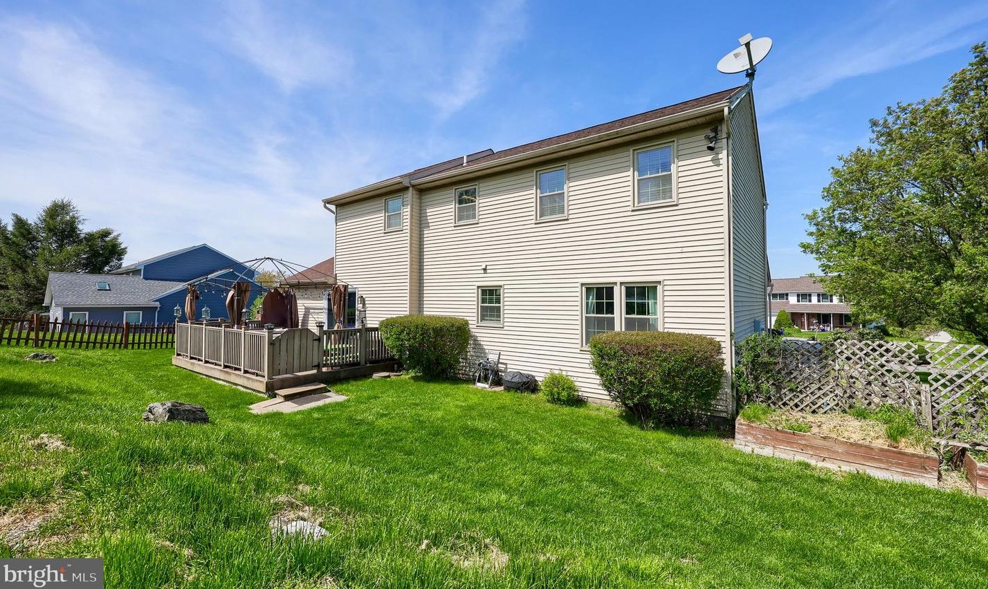 114 Pebble Run, Lancaster PA  17602-1373 exterior