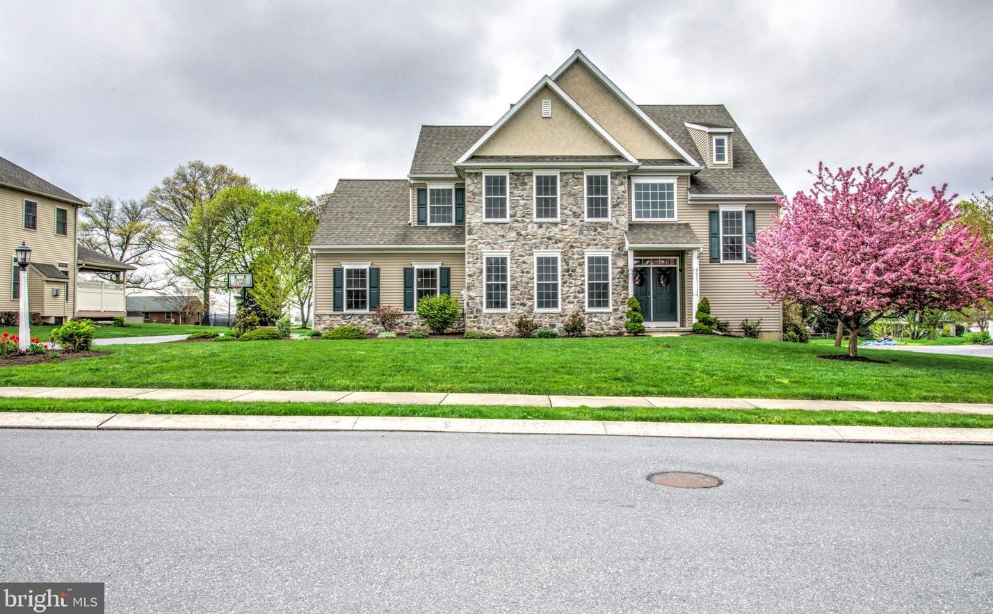 135 Snapdragon Dr, Bareville, PA 17540