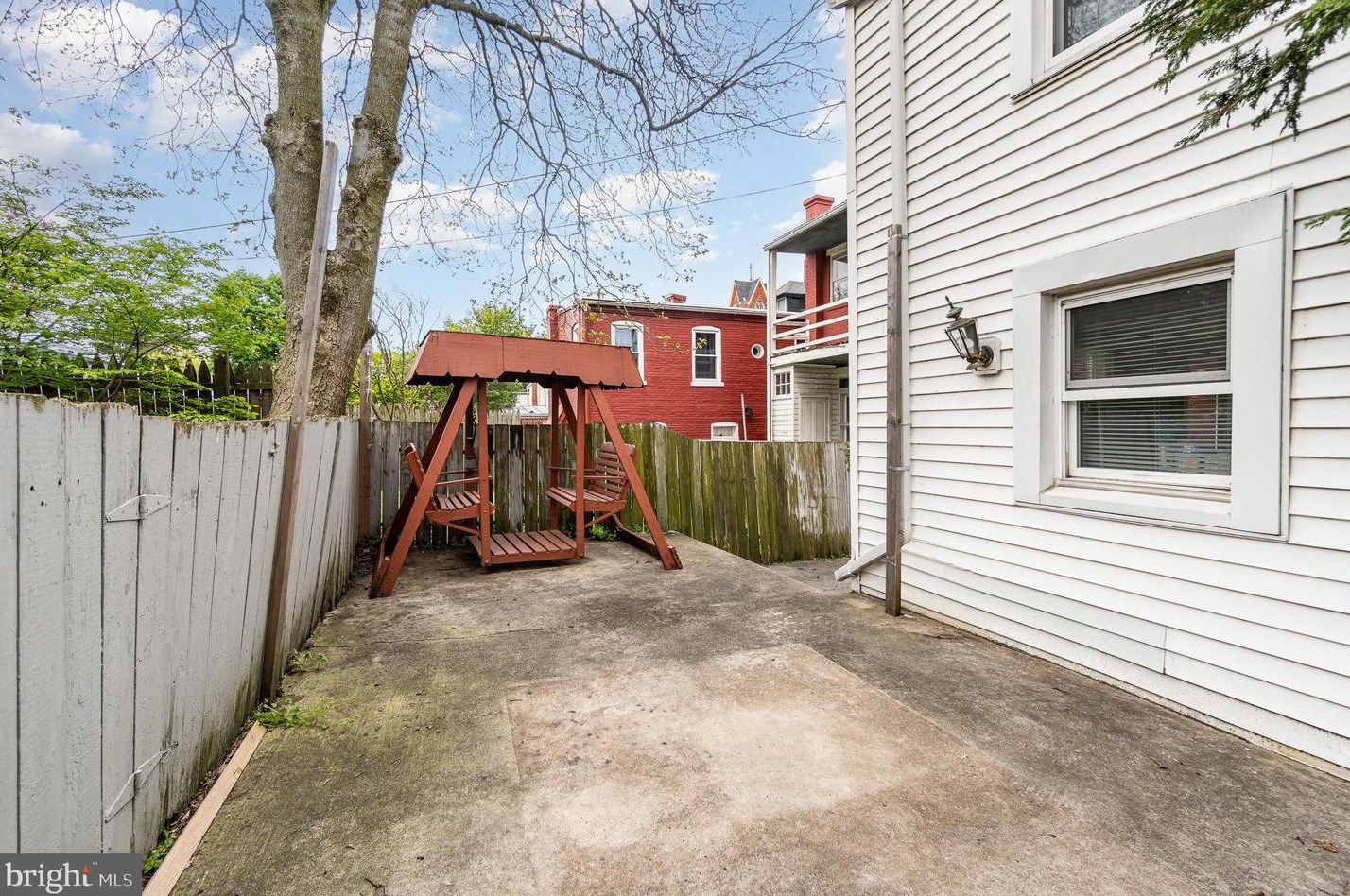 542 Orange St, Lancaster PA  17603-3669 exterior