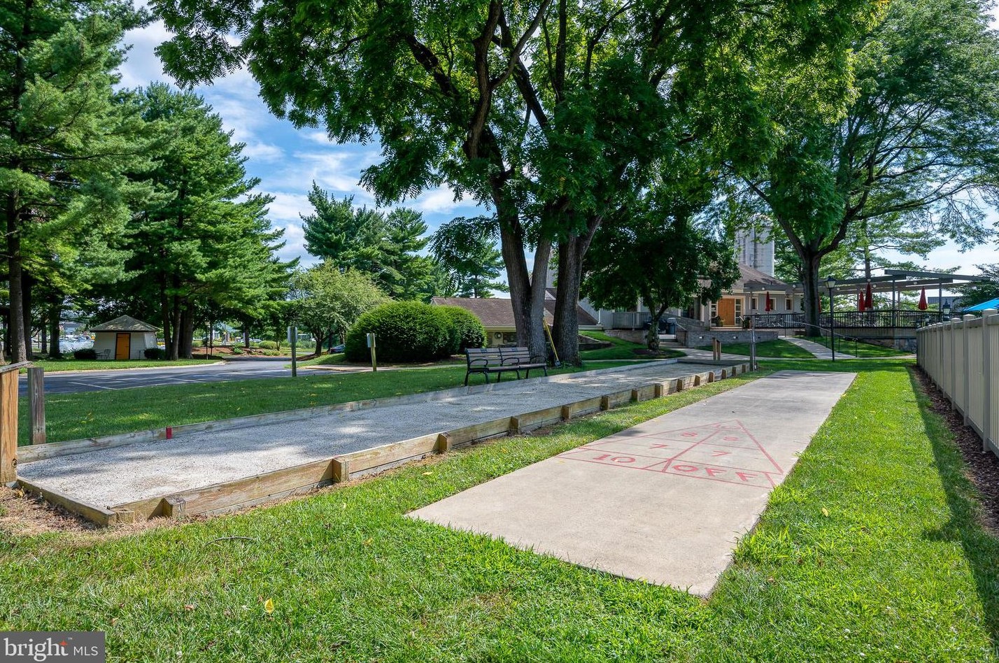 40 Valleybrook Dr, Lancaster PA  17601-4617 exterior