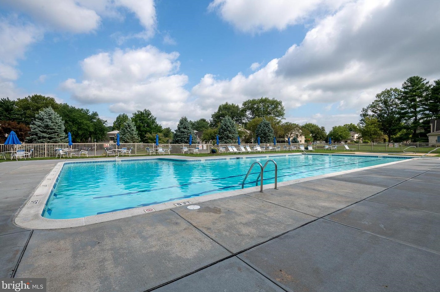 40 Valleybrook Dr, Lancaster PA  17601-4617 exterior
