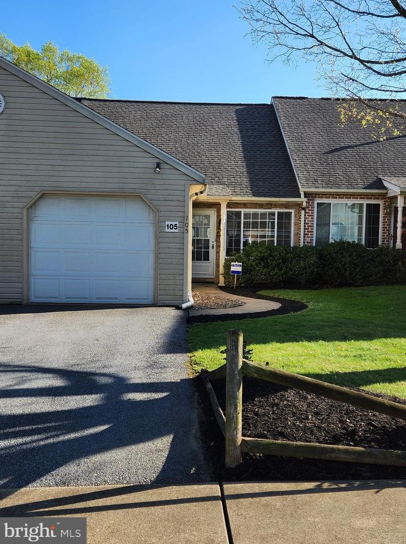 105 Parklawn Ct, Lancaster, PA 17601-2664