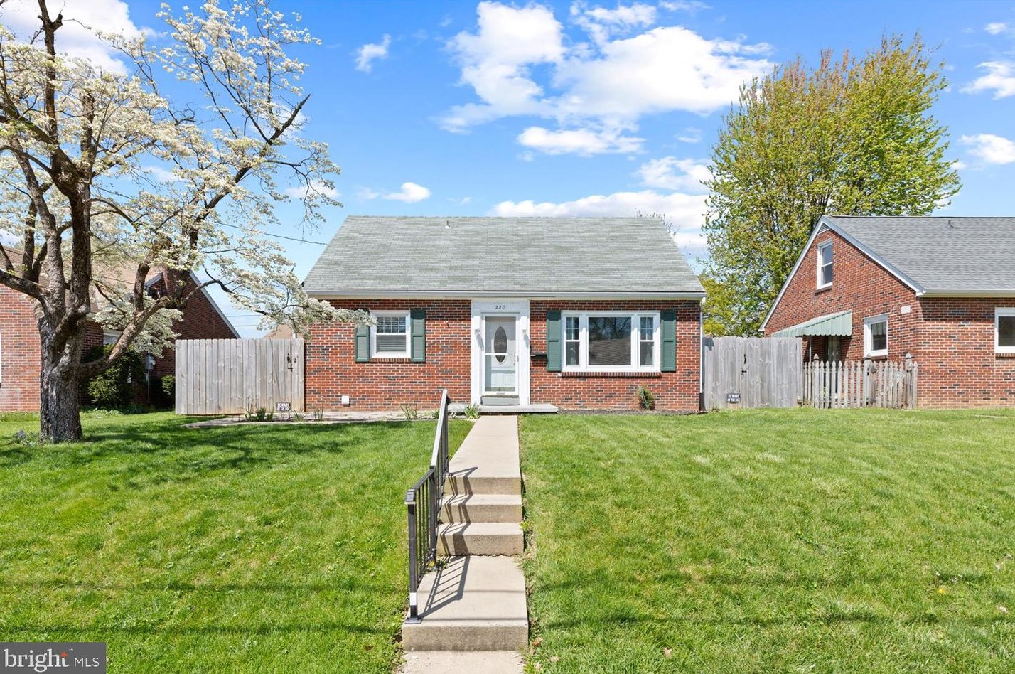 220 Penn Ave, Ephrata PA  17522-1730 exterior