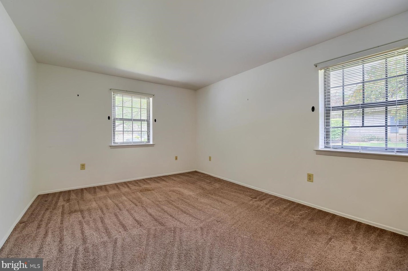 371 Valleybrook Dr, Lancaster PA  17601-4639 exterior