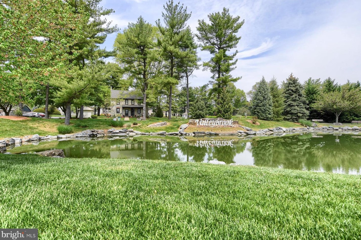 371 Valleybrook Dr, Lancaster PA  17601-4639 exterior