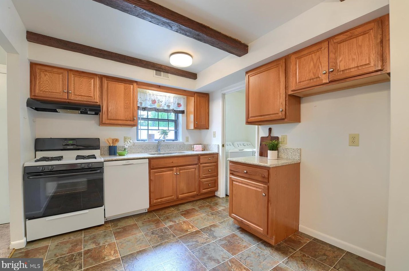 371 Valleybrook Dr, Lancaster PA  17601-4639 exterior