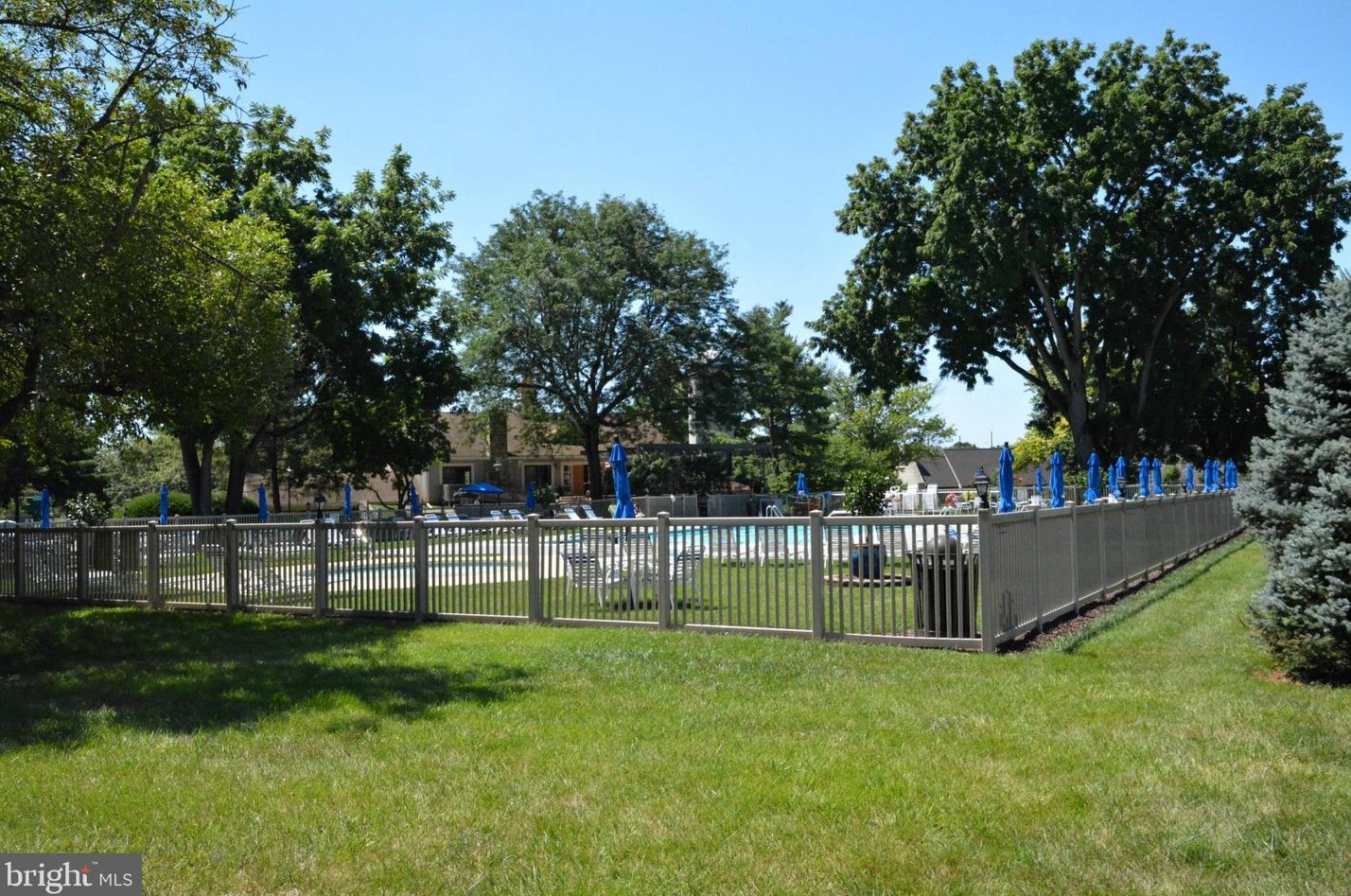 371 Valleybrook Dr, Lancaster PA  17601-4639 exterior