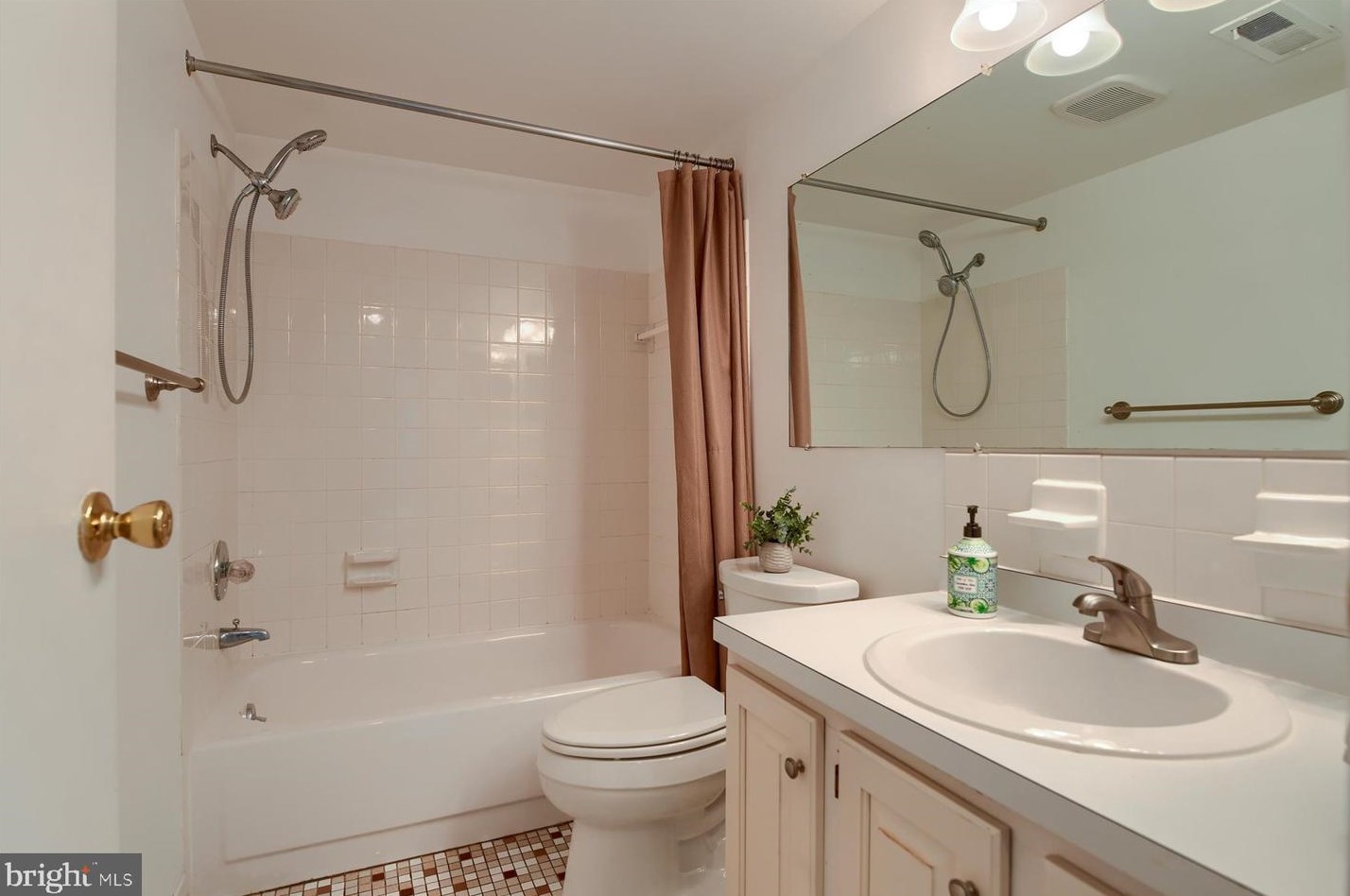 371 Valleybrook Dr, Lancaster PA  17601-4639 exterior