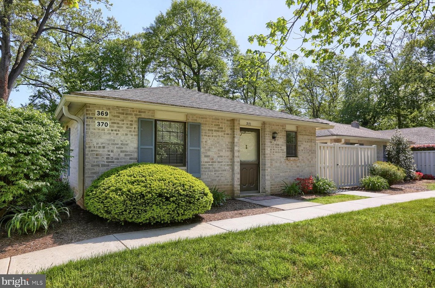371 Valleybrook Dr, Lancaster, PA 17601