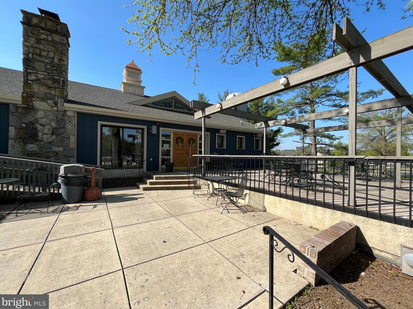 371 Valleybrook Dr, Lancaster PA  17601-4639 exterior