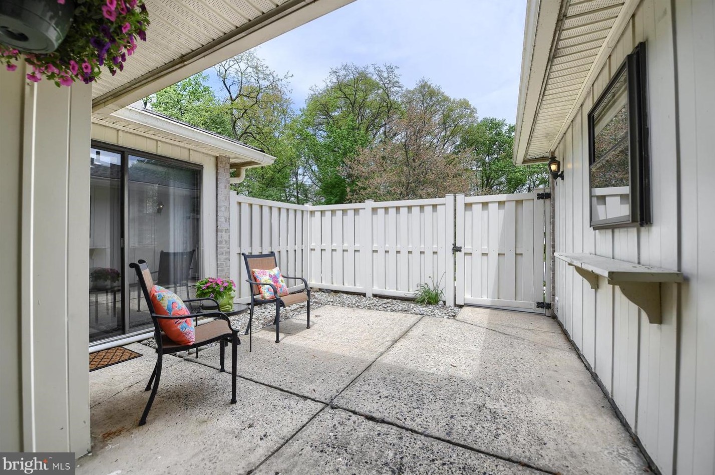 371 Valleybrook Dr, Lancaster PA  17601-4639 exterior