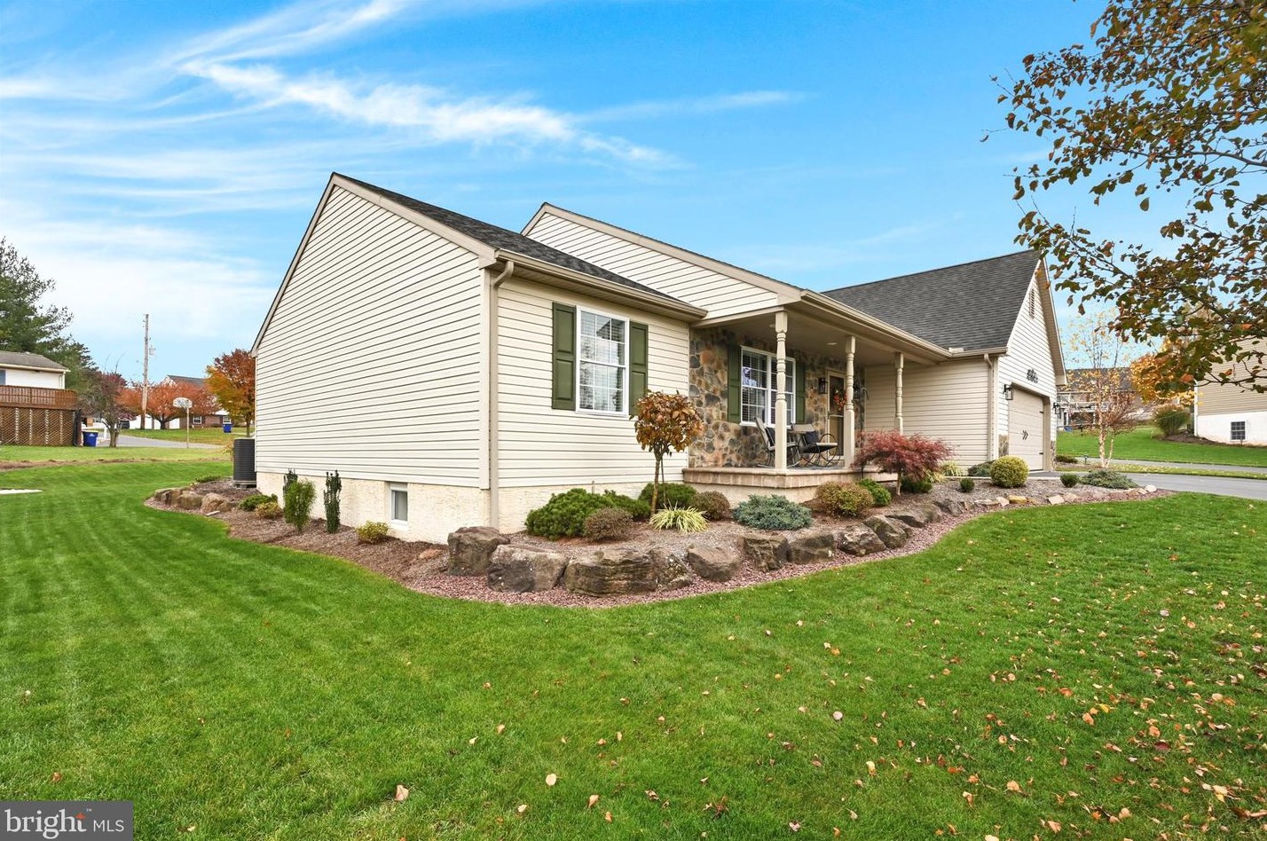 432 Randall Dr, Terre Hill, PA 17581-9630