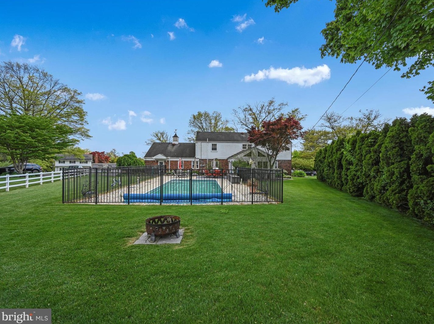 1349 Country Club Dr, Lancaster PA  17601-5209 exterior