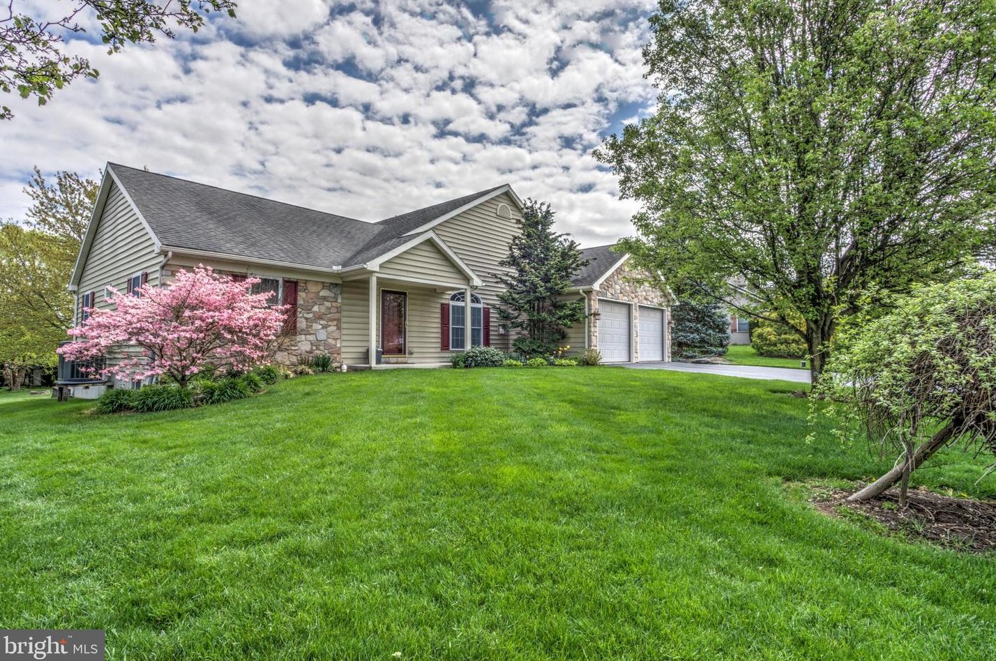 377 Farm View Dr, Cedar Lane, PA 17519