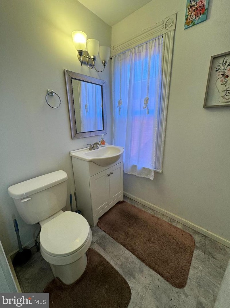 563 Pershing Ave, Lancaster PA  17602-4369 exterior