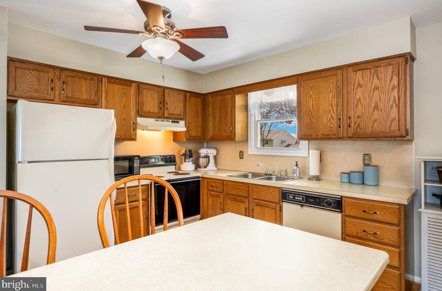 3076 Todd Ln, Lancaster PA  17601-1352 exterior